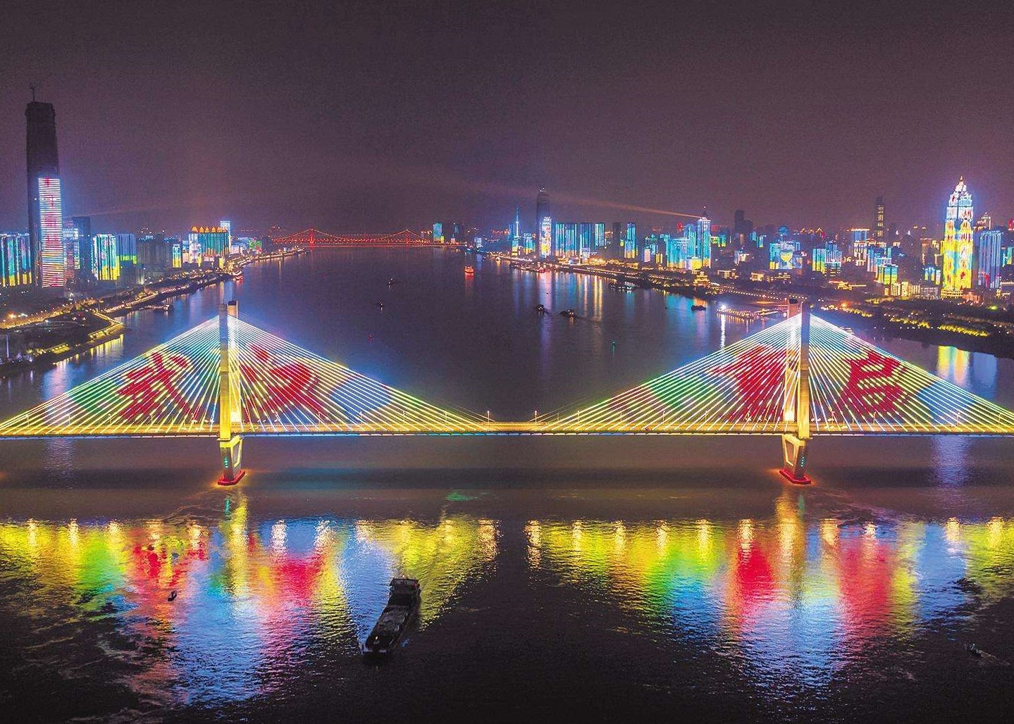 春播季，江城醒|按下經(jīng)濟(jì)復(fù)蘇“快進(jìn)鍵”，我們?cè)谛袆?dòng)